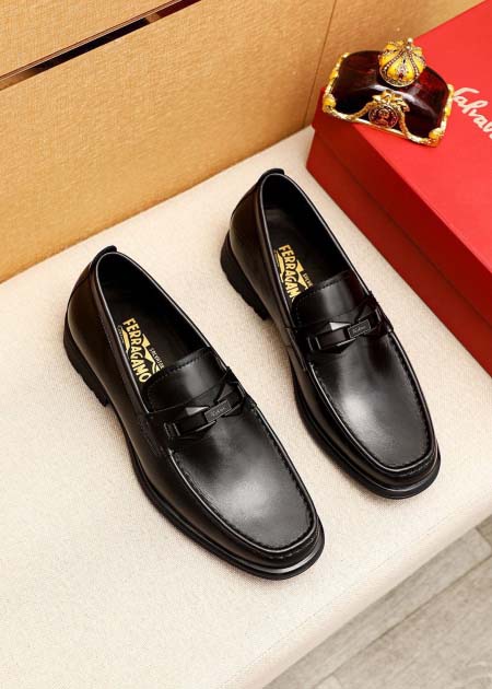 2025年4月10日入荷新品Ferragamoカジュアルシュ...