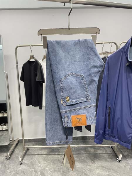 2025年4月26日入荷新作Burberryジーパン 原版复...