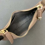 2025年5月28日入荷新作FURLA  斜め下げ バッグ/ハンドバッグ/ショルダーバッグ牛革/  SIZE:22X21X7.5CM  お安い/人気/本革 バッグ/XX工場