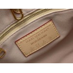 2025年5月28日入荷Louis Vuitton バッグM13079   OnTheGo Monogram  LV x TM  SIZE:25.0 x 11.0 x 19.0 CM 人気の新作/誕生日プレゼント/ZC工場
