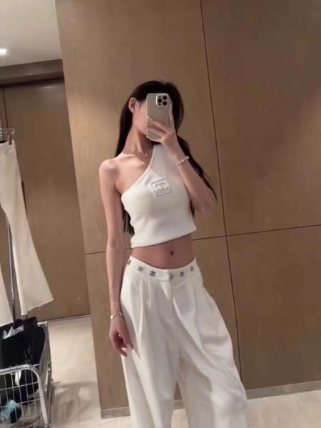 2025年6月10日入荷春夏新作CHANEL斜め肩 半袖 Tシャツ ファッション/誕生日プレゼント/贈り物 can工場