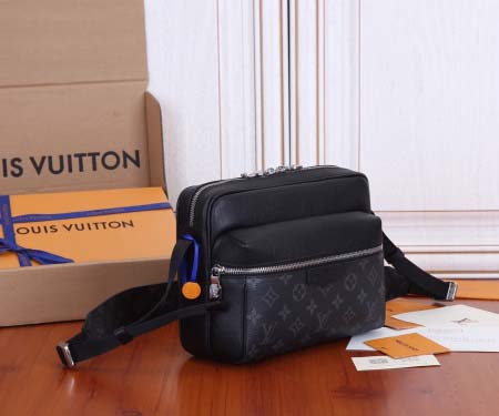 2025年6月26日入荷Louis Vuitton バッグTaga Monogram 2019 Outdoor Taga Monogram Eclipse :M30233:29.5CMx20CMx10.5CM 高品質人気の新作/誕生日プレゼ