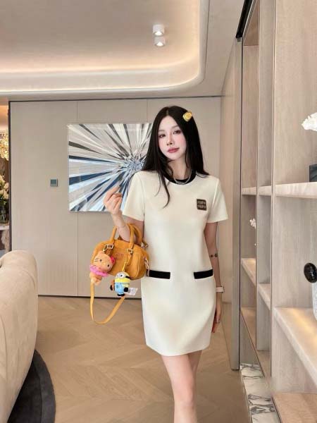 2025年6月9日入荷春夏新作Miumiuワンピースファッシ...