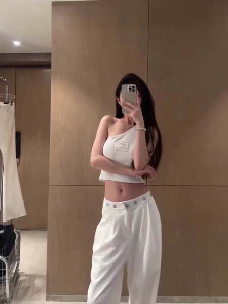 2025年6月10日入荷春夏新作CHANEL斜め肩 半袖 T...