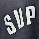 2025年6月13日入荷新作T SUPREME SS24 CRACKED ARC SS TOPS-XL誕生日プレゼント/男女兼用/高品質/正規品と同じ人気/16工場