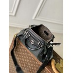 2025年6月26日入荷Louis Vuitton バッグ LV Biker 2025 Nicolas Ghesqire LV Circle 6.7 Sarah :M14514:30CMx12CMx12CM 高品質人気の新作/誕生日プレゼン