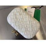2025年7月7日入荷新作  Bottega Veneta Knot 717622  knotLogo  19x11.5x5   極品/正規品同様/人気/革/バッグ/AJ工場
