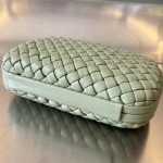 2025年7月7日入荷新作  Bottega Veneta Knot 717622  knotLogo  20x12x5.5   極品/正規品同様/人気/革/バッグ/AJ工場