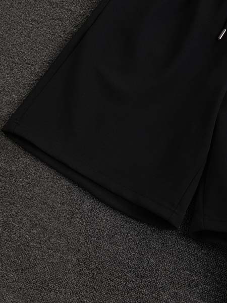 2025年8月14日入荷新作Prada半ズボン人気商品/DW工場