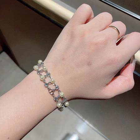 2025年9月25日入荷新品Diorブレスレットギフト/誕生日/記念品/アクセサリーxin工場