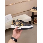 2025年9月23日入荷新品Versace  カジュアルシューズ/スニーカー｜メンズ靴人気本革製ギフト/誕生日/TL工場