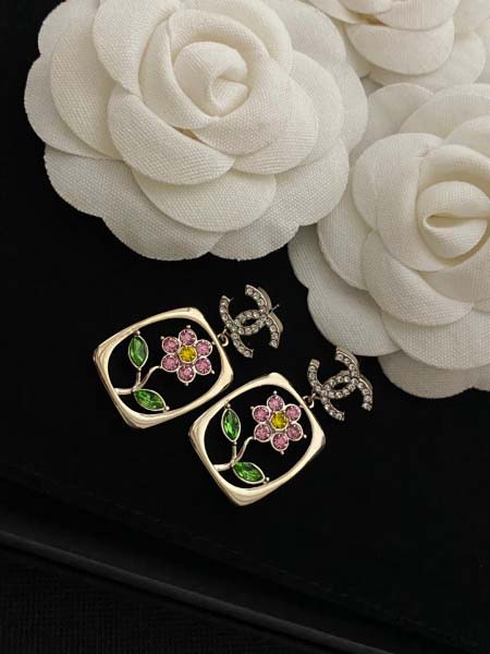 2025年9月25日入荷新品CHANELピアスギフト/誕生日...
