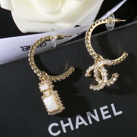 2025年9月25日入荷新品Chanelピアスギフト/誕生日...