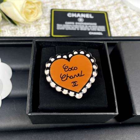 2025年9月25日入荷新品Chanelブローチギフト/誕生...