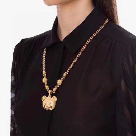 2025年9月26日入荷新品MOSCHINOネックレスギフト...