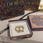 2025年9月26日入荷新品Diorブローチギフト/誕生日/記念品/アクセサリーxin工場