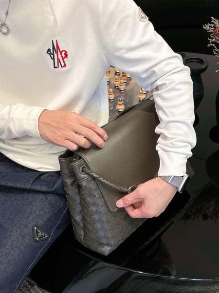 2025年10月14日入荷新作Moncler長袖Tシャツ 高品質超厳選★入手困難/LD工場