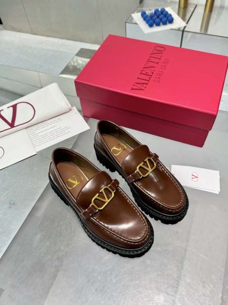 2025年10月22日入荷新作VALENTINO女性用35-42靴人気商品★/誕生日プレゼント/高品質/SL工場