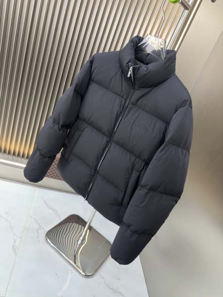 2025年10月22日秋冬入荷新作Miumiuダウンジャケット高品質 人気商品/DD工場