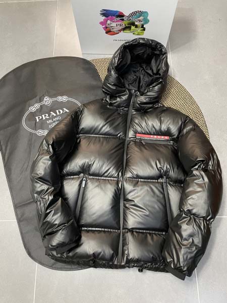 2025年10月11日秋冬入荷新作PRADAダウンジャケット...