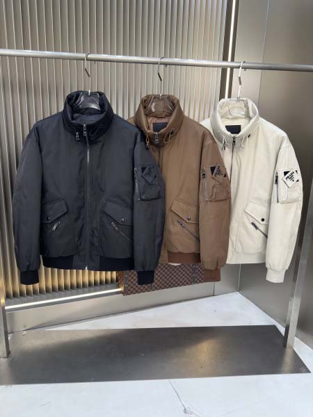 2025年10月22日秋冬入荷新作Prada ダウンジャケッ...
