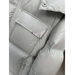 2025年10月22日秋冬入荷新作Pradaダウンジャケット高品質 人気商品/DD工場