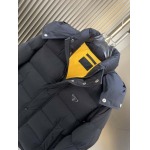 2025年10月22日秋冬入荷新作Pradaダウンジャケット高品質 人気商品/DD工場