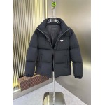 2025年10月23日秋冬入荷新作Pradaダウンジャケット高品質 人気商品/DD工場