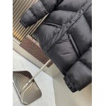 2025年10月23日秋冬入荷新作Pradaダウンジャケット高品質 人気商品/DD工場