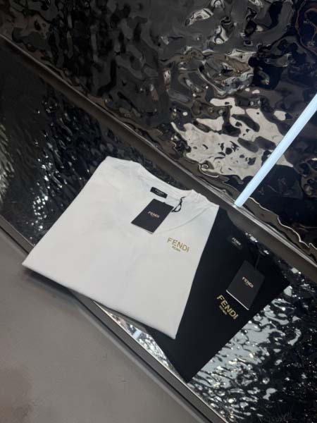 2025年10月26日入荷秋冬新作Fendi半袖Tシャツ高級...