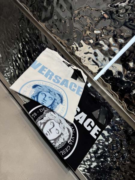 2025年10月26日入荷秋冬新作Versace半袖Tシャツ...