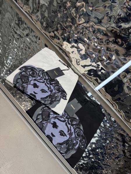 2025年10月26日入荷秋冬新作Versace半袖Tシャツ...