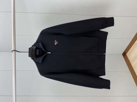 2025年10月26日入荷秋冬新作Pradaジャケット高級品...