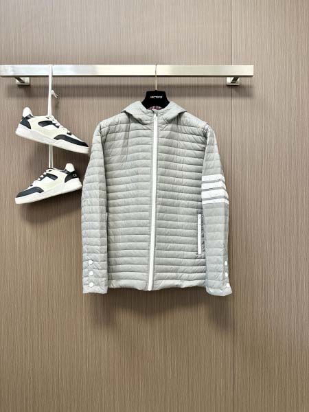 2025年10月30日秋冬新作Thom Browneジャケッ...