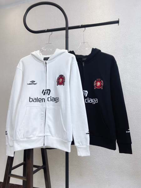 2025年10月30日秋冬新作BALENCIAGAスウェット...