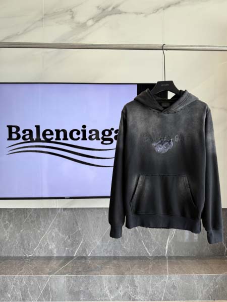 2025年10月30日秋冬新作BALENCIAGAスウェット...