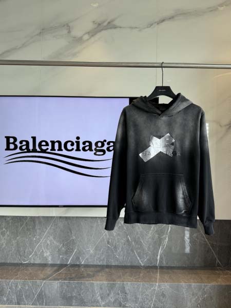 2025年10月30日秋冬新作BALENCIAGAスウェット...