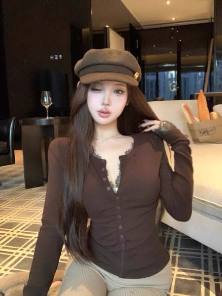 2025年11月18日入荷秋冬新作SAINT LAUREN*パッチワークレース偽の2枚のvネック長袖Tシャツ女性の秋の細身の腰にぴったりです