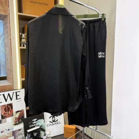 2025年11月24日入荷秋冬新作miumiuセット ファッション/誕生日プレゼント/贈り物 can工場