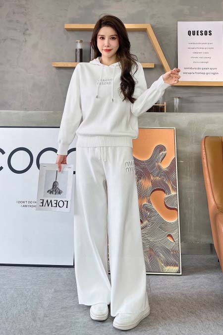 2025年11月24日入荷秋冬新作miumiuセットファッション/誕生日プレゼント/贈り物 can工場