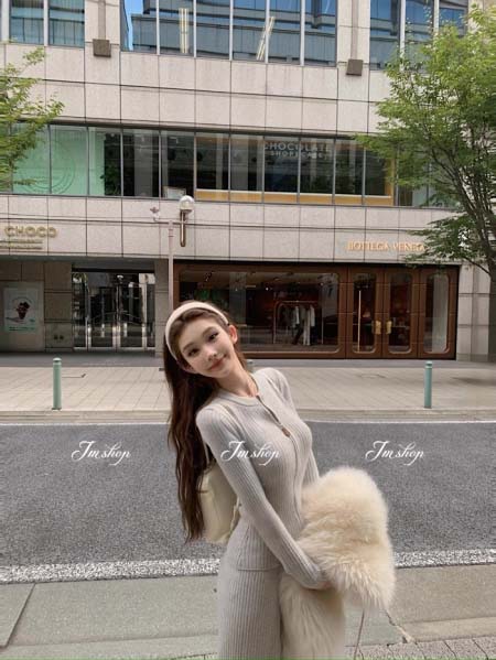 2025年11月24日入荷秋冬新作miumiuニット セットファッション/誕生日プレゼント/贈り物 can工場