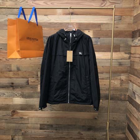 2025年11月17日秋冬新作BURBERRYダウンジャケッ...