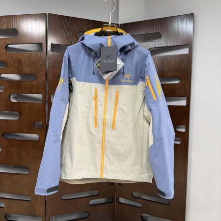 2025年11月17日秋冬新作ARCTERYXダウンジャケッ...