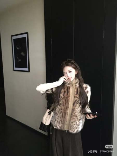 2025年11月18日入荷秋冬新作豹柄の毛並みの詰襟のベスト...