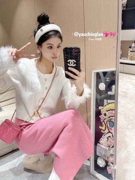 2025年11月18日入荷秋冬新作miumiu カーディガン...