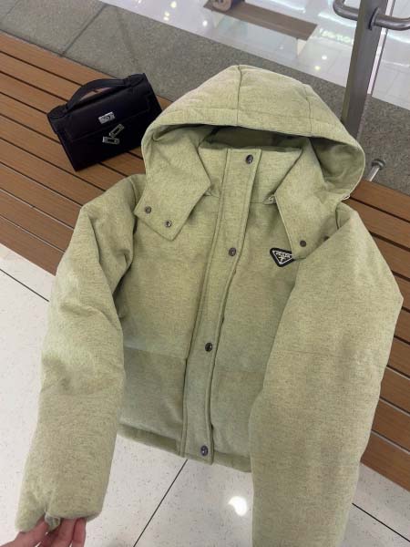 2025年11月23日入荷秋冬新作Pradaダウンジャケット...