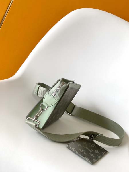 2025年12月9日入荷Louis Vuitton バッグM81124 Alpha Wearable Monogram Eclipse 18.5 x 11 x 6.5cm  高品質新作/誕生日プレゼント/ZC工場