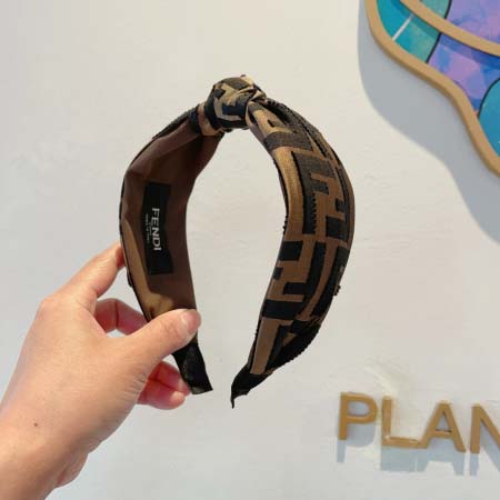 2025年12月10日入荷新品FENDIカチューシャギフト/誕生日/記念品/アクセサリーkaka工場