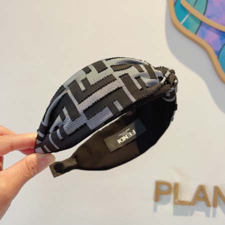 2025年12月10日入荷新品FENDIカチューシャギフト/誕生日/記念品/アクセサリーkaka工場