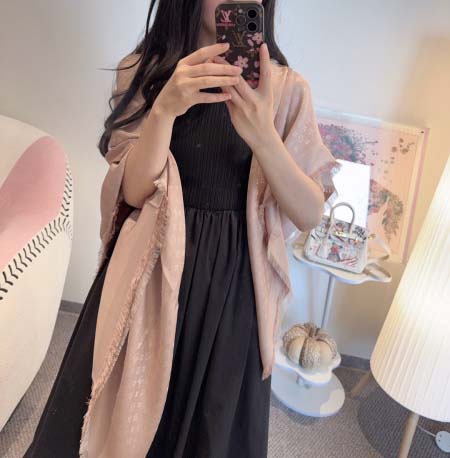 2025年12月11日入荷新品Louis Vuittonマフラーギフト/誕生日/記念品/アクセサリーkaka工場